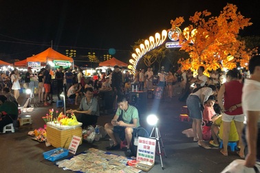 Nghịch lý “bắt khách đi ngủ sớm” ở Việt Nam