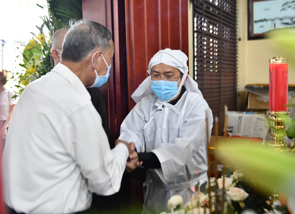Người dân viếng nguyên Phó Thủ tướng Trương Vĩnh Trọng tại quê nhà - 8 Người dân viếng nguyên Phó Thủ tướng Trương Vĩnh Trọng tại quê nhà - 8