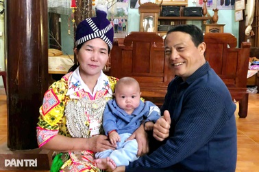 Thầy giáo người Mông nuôi gà đen, thắp sáng ước mơ nơi non cao