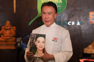 "Vua đầu bếp" Martin Yan gây xúc động khi nhắc về cố ca sĩ Phi Nhung