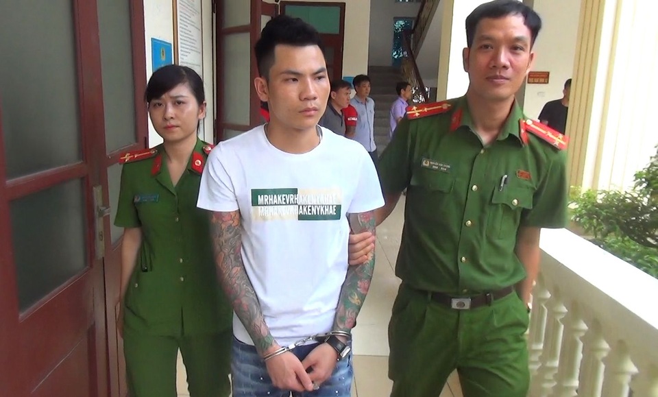 Bắt 54 nam, nữ sử dụng ma túy trong tiệc sinh nhật - 2 Bắt 54 nam, nữ sử dụng ma túy trong tiệc sinh nhật - 2