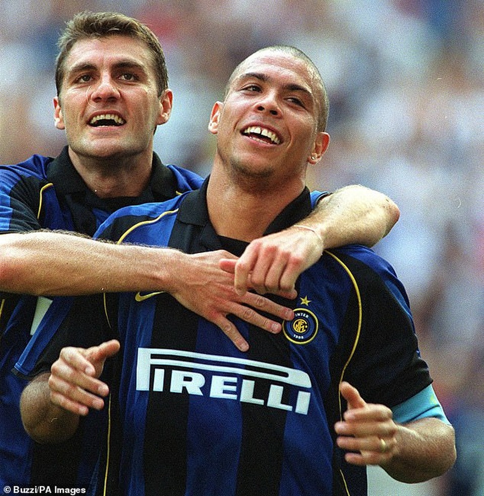 Vieri: “So với Ronaldo người Brazil, Cristiano Ronaldo chỉ như cỗ máy”. - 2 Vieri: “So với Ronaldo người Brazil, Cristiano Ronaldo chỉ như cỗ máy”. - 2