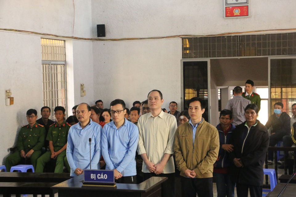 Trục lợi từ dự án nghìn tỷ, cán bộ xã nghèo lĩnh 39 năm tù - 1 Trục lợi từ dự án nghìn tỷ, cán bộ xã nghèo lĩnh 39 năm tù - 1