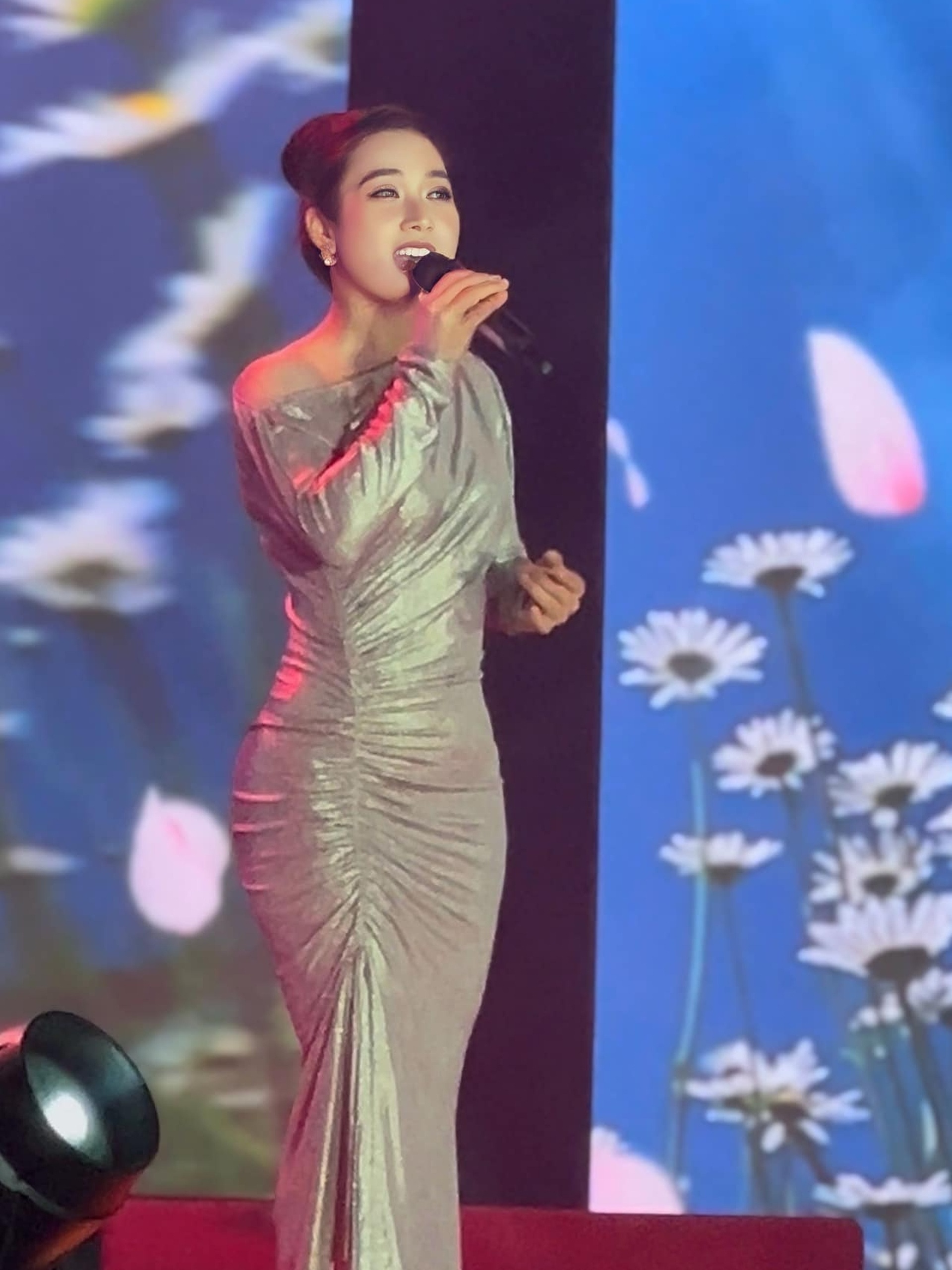 Nữ trung úy xinh đẹp gây sốt tại Dinh Độc Lập là ai? - 11 Nữ trung úy xinh đẹp gây sốt tại Dinh Độc Lập là ai? - 11