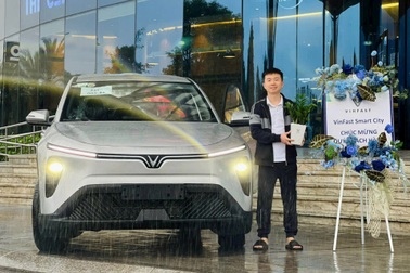 Tài xế dịch vụ 9x tiết lộ lý do chọn VinFast Limo Green