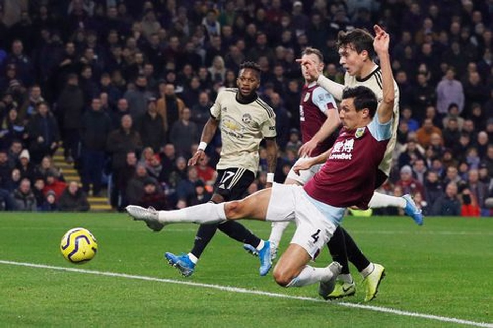 Burnley 0-2 Man Utd: “Song sát” Martial, Rashford lập công - 3 Burnley 0-2 Man Utd: “Song sát” Martial, Rashford lập công - 3