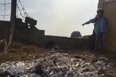 Mỏ đá bỏ hoang trở thành bãi rác thải nguy hại giữa lòng thành phố