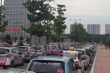 Giá xăng giảm, cước vận tải lặng thinh