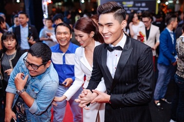 Quán quân Vietnam's Next Top Model 2014 công khai bạn gái