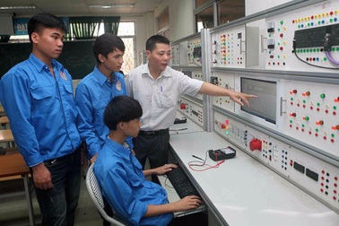 Vòng luẩn quẩn: Nghèo - không đi học - không có nghề - càng nghèo