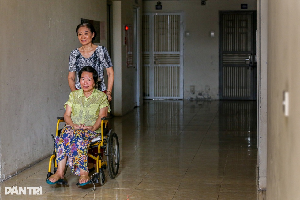 Cơ thể đóng băng vì bệnh hiểm, nữ nhà báo dùng đôi mắt làm điều kỳ diệu - 5