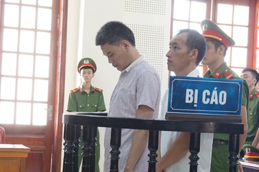 Vay tiền buôn ma túy, ra tòa quỳ xin con đừng hư hỏng