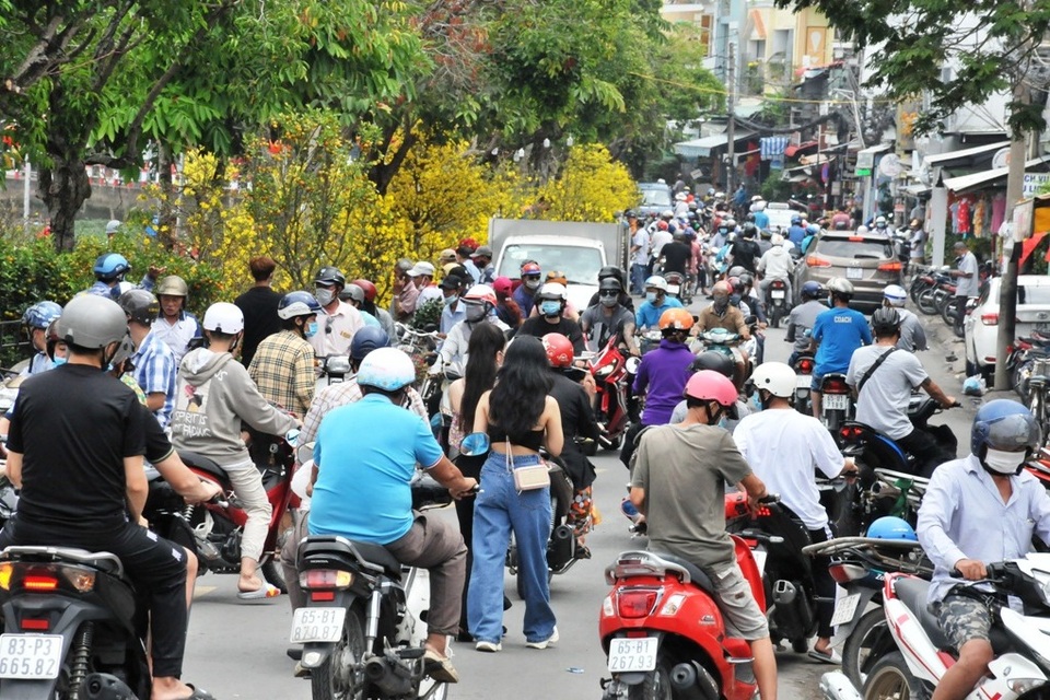 Hối hả chở Xuân về nhà ngày 30 Tết - 13 Hối hả chở Xuân về nhà ngày 30 Tết - 13
