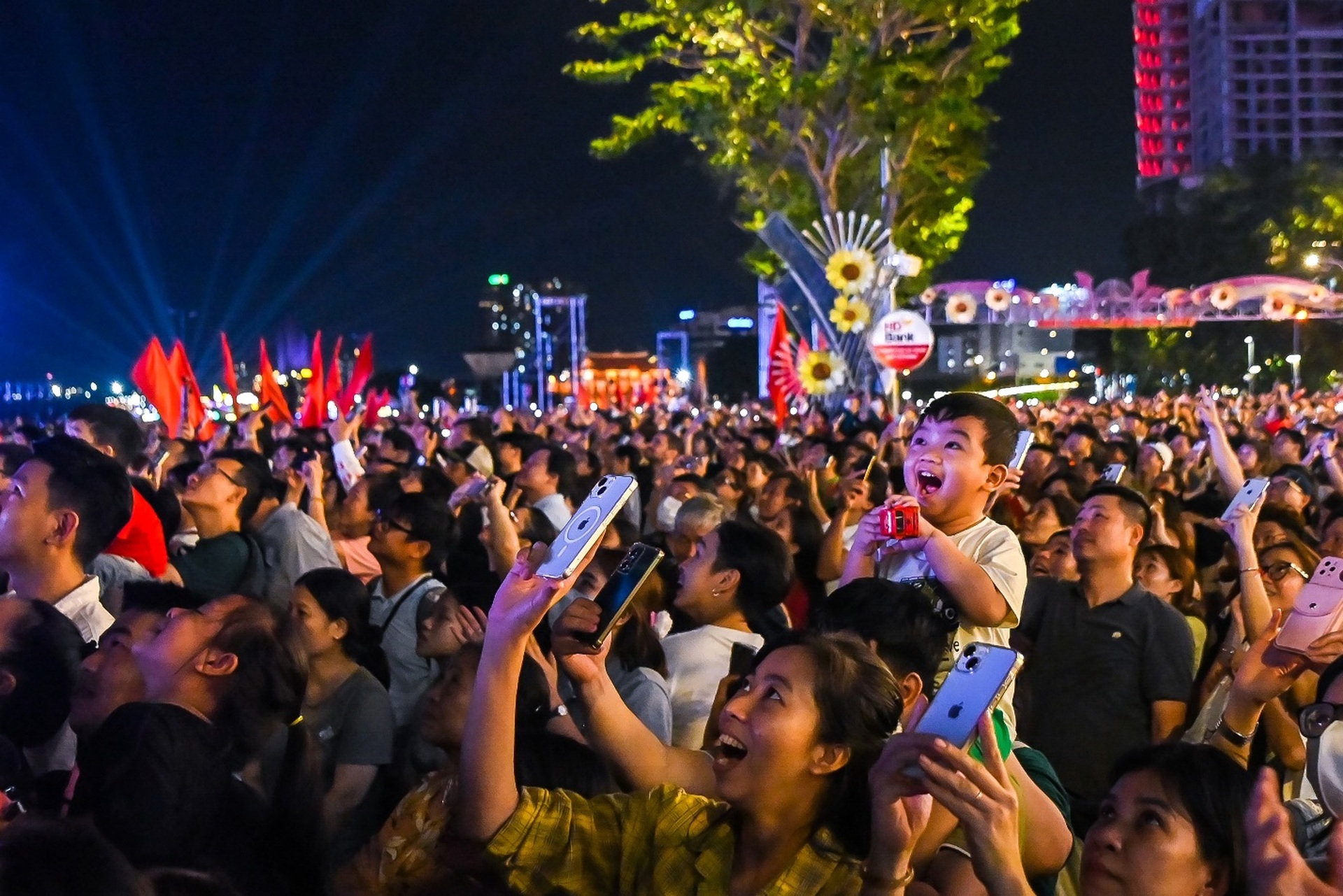 TPHCM: Rực rỡ cờ hoa, khát vọng và dấu ấn những thương hiệu ngân hàng - 19 TPHCM: Rực rỡ cờ hoa, khát vọng và dấu ấn những thương hiệu ngân hàng - 19