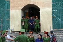 Tòa không chấp nhận đơn xin vắng mặt của ông Trần Bắc Hà