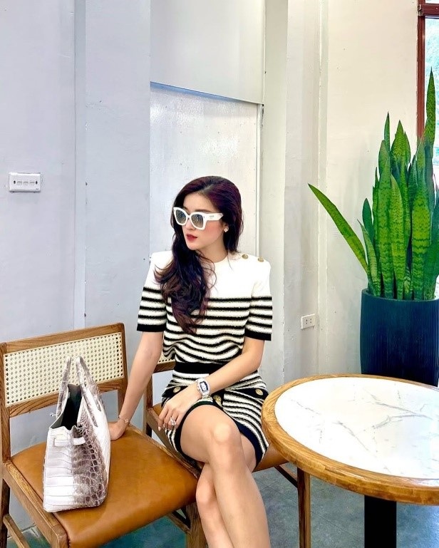 Á hậu Huyền My 11 năm sau đăng quang: Độc thân quyến rũ, hàng hiệu tiền tỷ - 11 Á hậu Huyền My 11 năm sau đăng quang: Độc thân quyến rũ, hàng hiệu tiền tỷ - 11