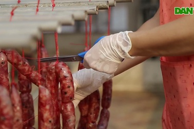 Bán cả chục tấn lạp xưởng mùa Tết, thu lợi hơn 1 tỷ đồng