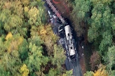 Hiện trường tai nạn giao thông thảm khốc làm 43 người chết tại Pháp