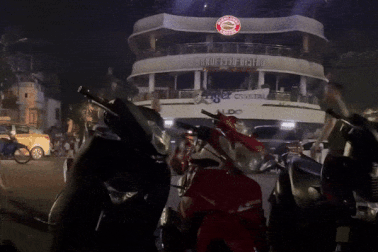 Hà Nội: Nhóm thanh niên đánh nhau trước tòa nhà "Hàm cá mập"