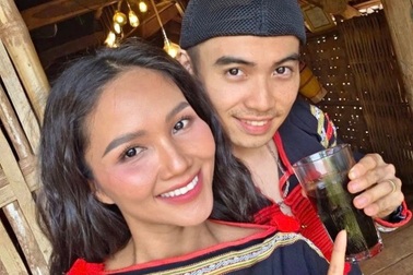 Hoa hậu H'Hen Niê thông báo mang thai con đầu lòng