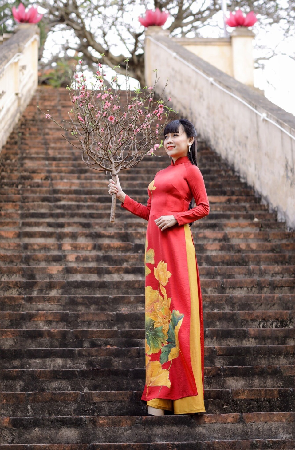 Hoa hậu Phạm Bích Thủy rạng rỡ du Xuân trong tà áo dài - 8 Hoa hậu Phạm Bích Thủy rạng rỡ du Xuân trong tà áo dài - 8