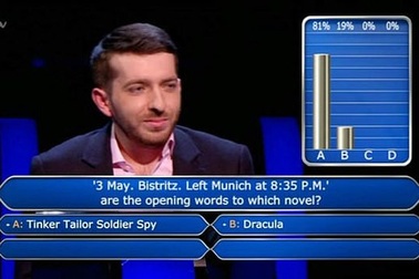 Người chơi “Ai là triệu phú” Anh mất tiền thưởng khủng vì nghe theo khán giả