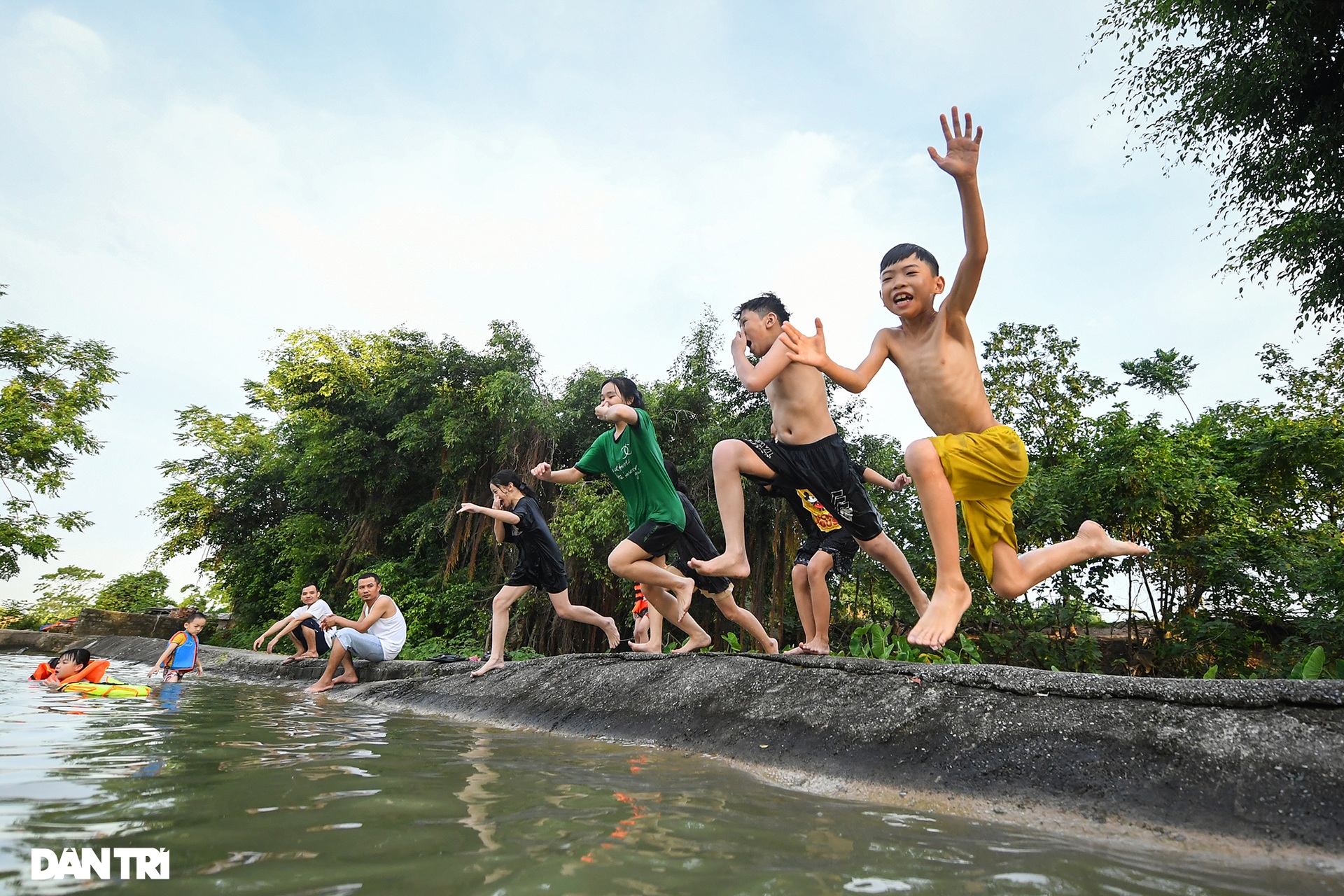 Mô hình tiêu biểu và giải pháp chống đuối nước cho trẻ em khu vực nông thôn - 1 Mô hình tiêu biểu và giải pháp chống đuối nước cho trẻ em khu vực nông thôn - 1