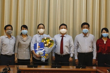 TPHCM: Chủ tịch quận nghỉ hưu trước tuổi, Bí thư huyện xin thôi việc