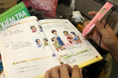 Băn khoăn với bút điện tử dạy và học tiếng Anh: Lại độc quyền