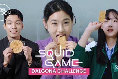 Dàn diễn viên "Squid Game" thử thách tách kẹo đường