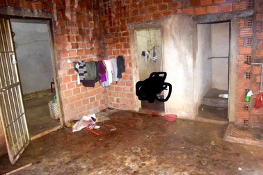 Con trai phát hiện mẹ tử vong, bố nguy kịch với nhiều vết thương