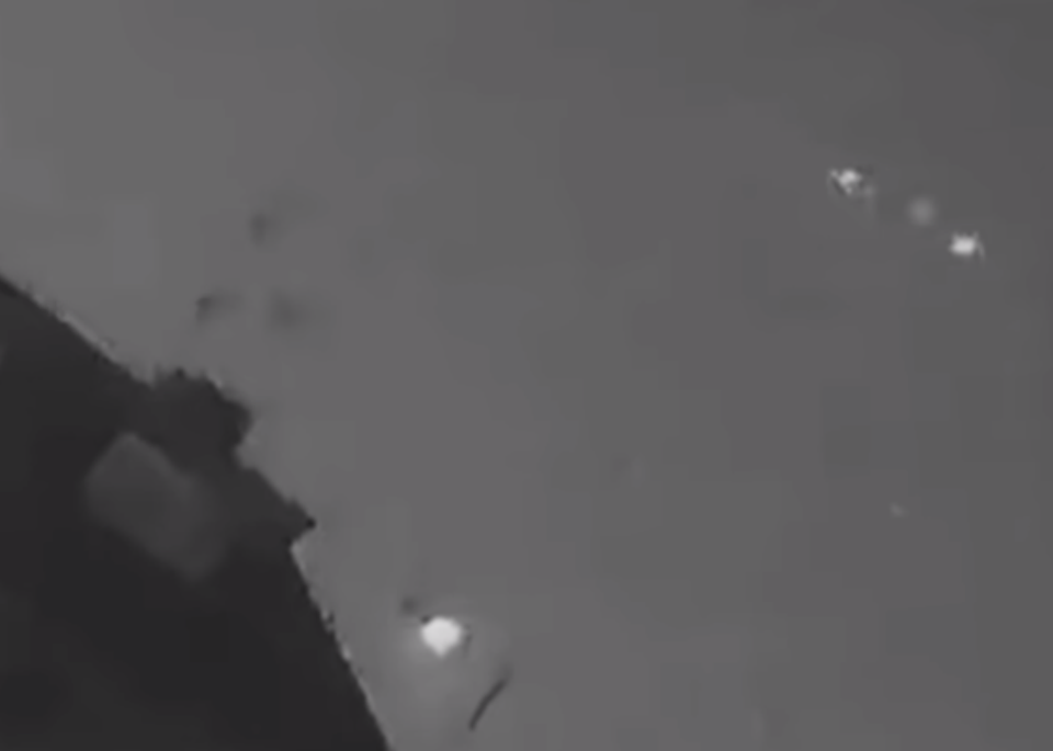 Hiếm hoi khoảnh khắc sét đánh trúng máy bay thương mại - 2