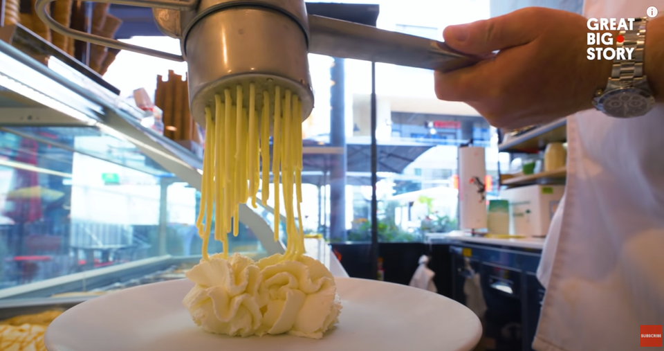 Kem spaghetti độc lạ hút khách, bán hơn 30 triệu suất mỗi năm - 1 Kem spaghetti độc lạ hút khách, bán hơn 30 triệu suất mỗi năm - 1