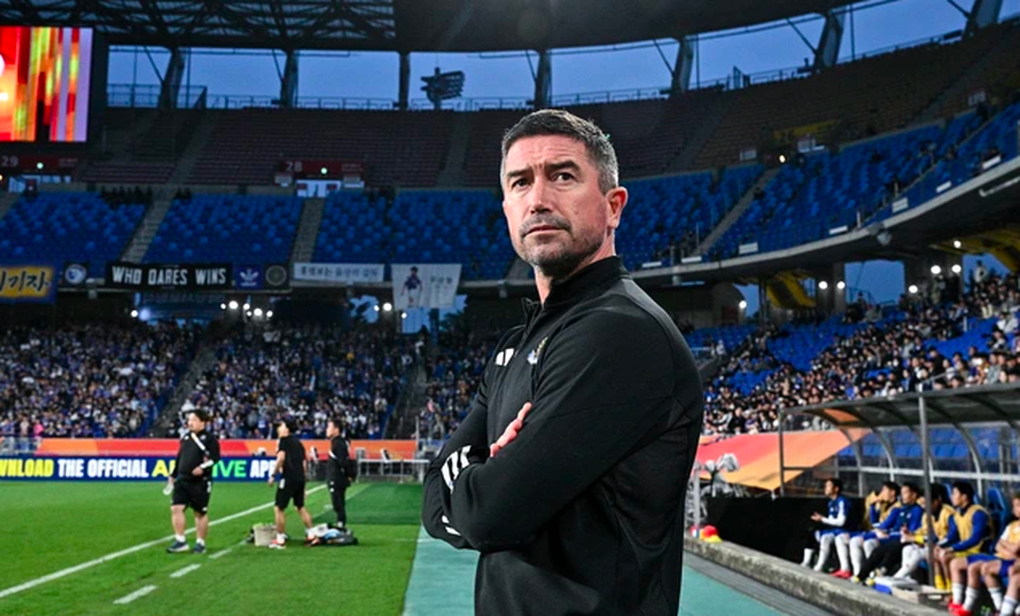 គ្រូបង្វឹក Harry Kewell៖ ល្បីលើទីលានតស៊ូក្នុងអាជីពជាគ្រូបង្វឹក - ២ HLV Harry Kewell: Nổi danh trên sân cỏ, lận đận nghề huấn luyện viên - 2