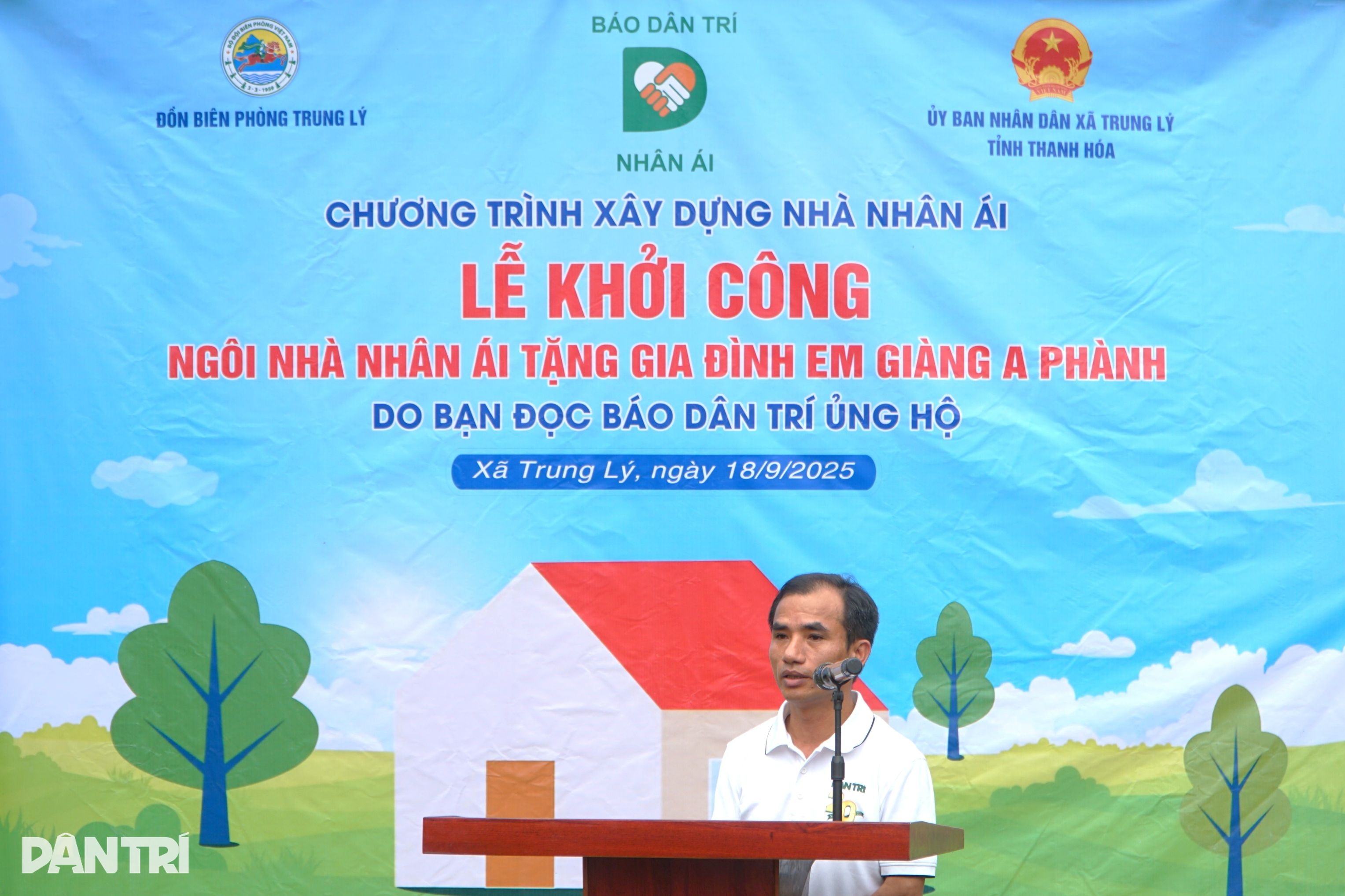 Cậu học trò mồ côi cha, mẹ bỏ đi, được bạn đọc Dân trí giúp đỡ xây nhà mới - 4 Cậu học trò mồ côi cha, mẹ bỏ đi, được bạn đọc Dân trí giúp đỡ xây nhà mới - 4