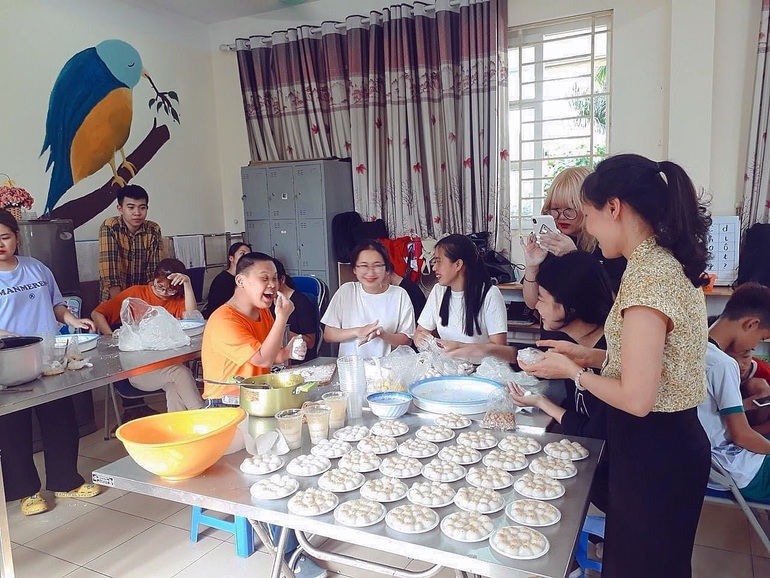 Ác mộng da cam và men say yêu thương ở làng trẻ em nhiễm chất độc dioxin - 22 Ác mộng da cam và men say yêu thương ở làng trẻ em nhiễm chất độc dioxin - 22