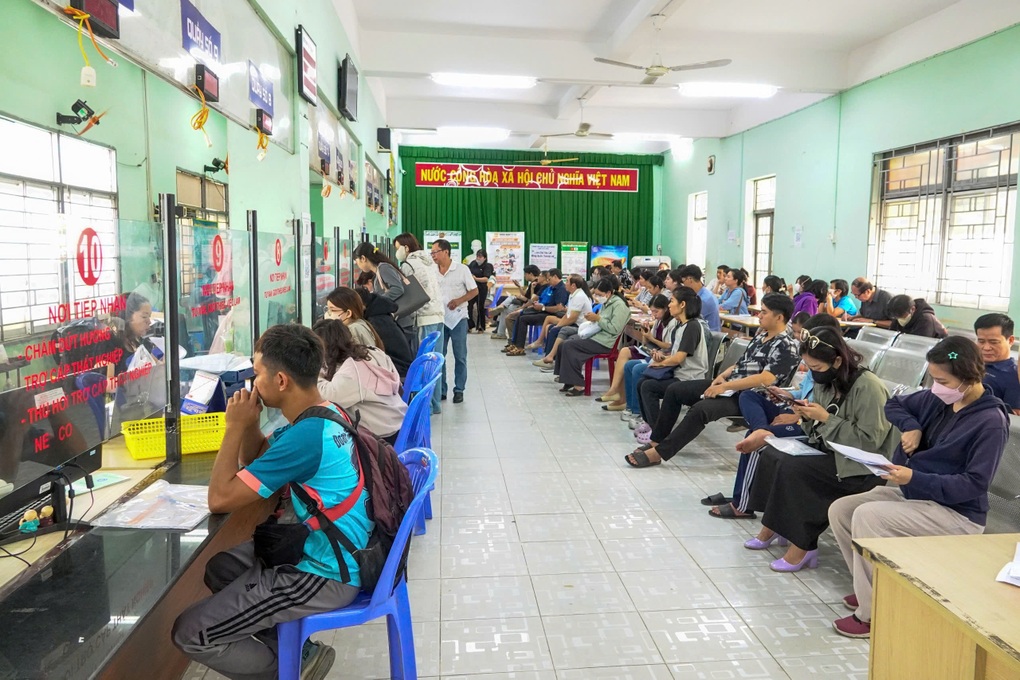 Thủ tục ngành Nội vụ diễn ra thông suốt trong ngày đầu vận hành TPHCM mới - 4