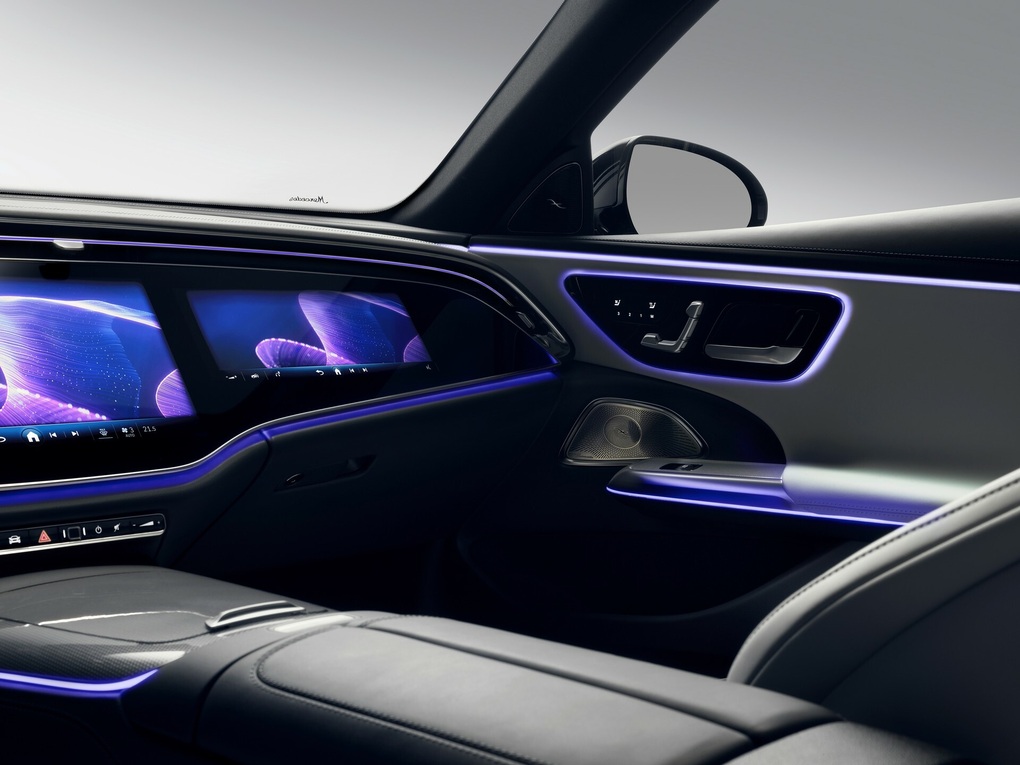 E-Class 2024 có màn hình cực lớn, tích hợp sẵn TikTok và camera tự sướng - 9 E-Class 2024 có màn hình cực lớn, tích hợp sẵn TikTok và camera tự sướng - 9