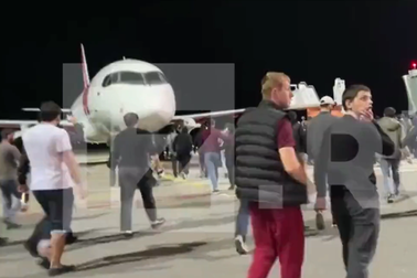 Nga đóng cửa sân bay Dagestan vì hàng trăm người biểu tình chống Israel