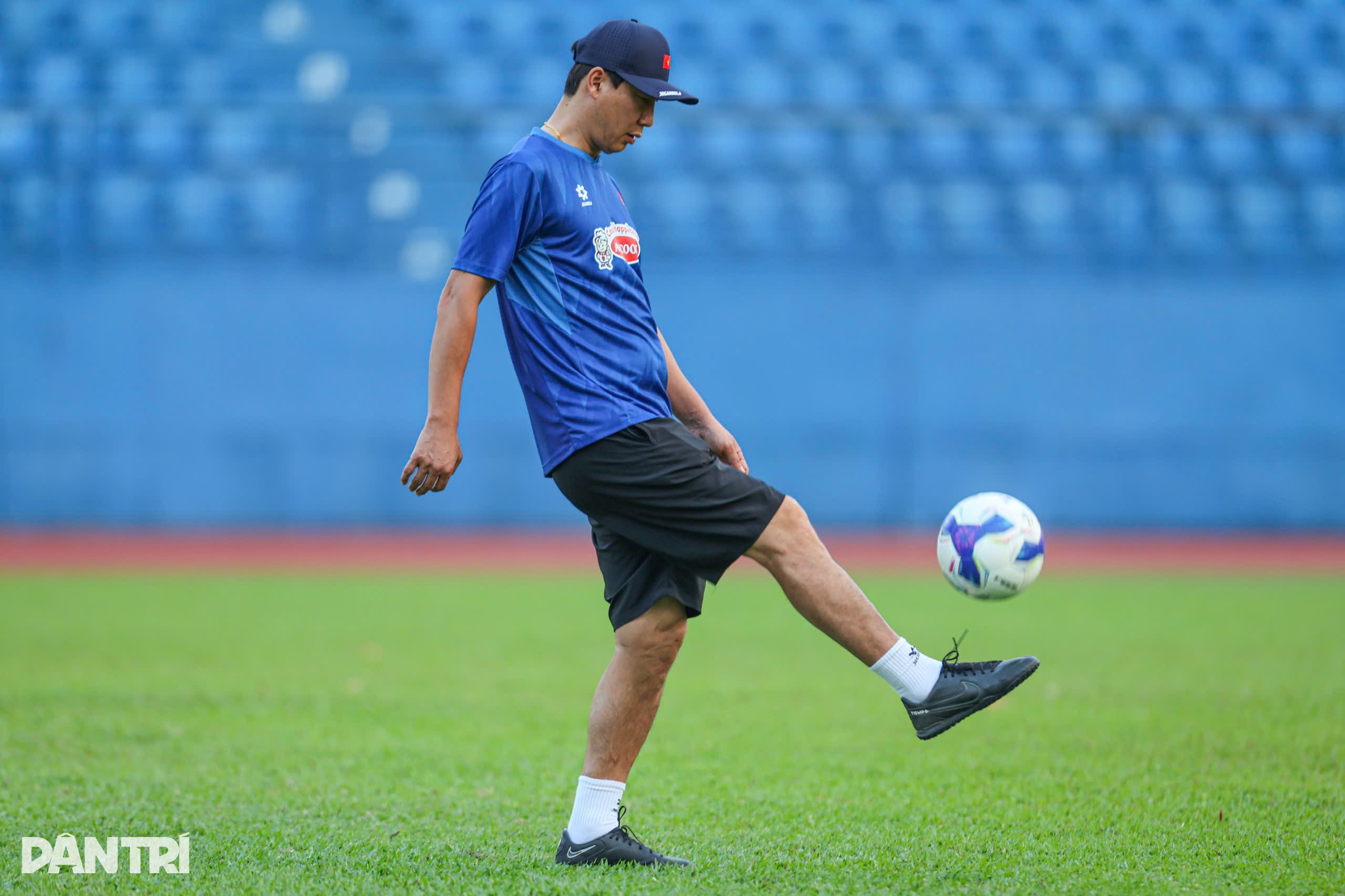 View - Mặt cỏ sân Gò Đậu xanh mướt, tuyển Việt Nam sẵn sàng gặp Campuchia và Lào | Báo Dân trí