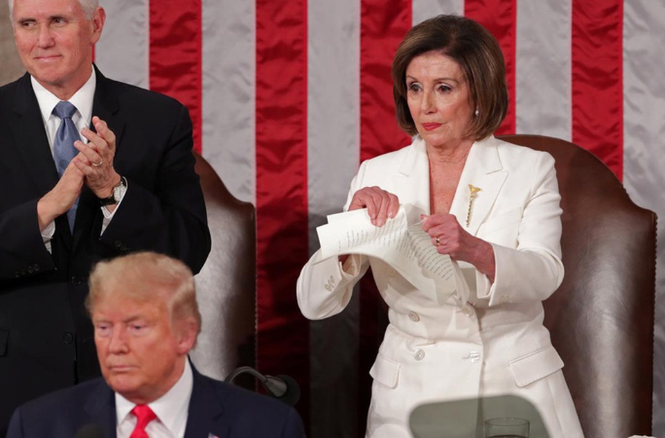 Bà Pelosi có phạm luật khi xé bản sao Thông điệp liên bang? - 1 Bà Pelosi có phạm luật khi xé bản sao Thông điệp liên bang? - 1