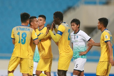 Bùi Tiến Dũng dự bị trong trận đấu FLC Thanh Hoá chia tay AFC Cup