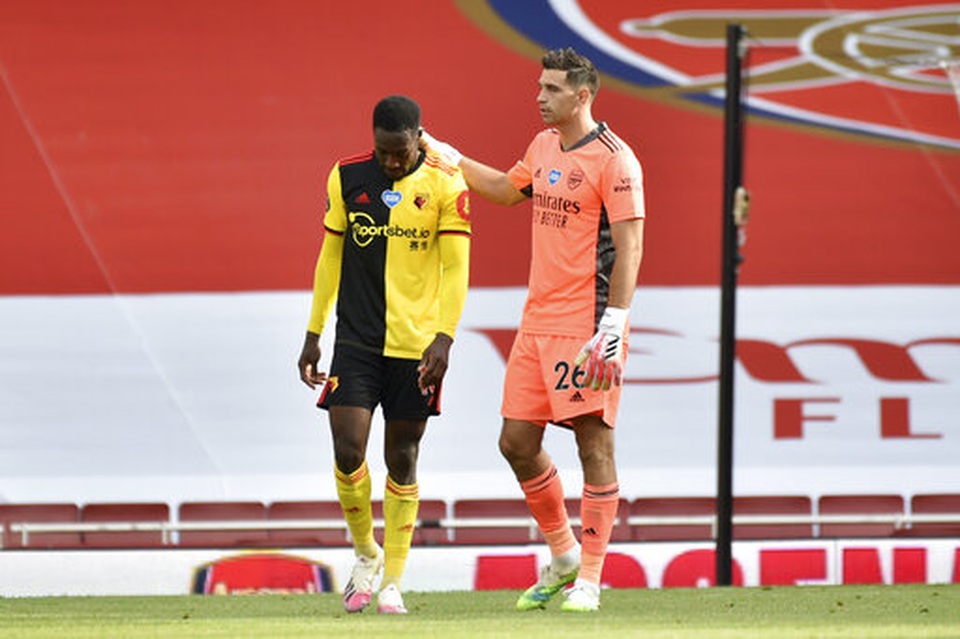 Nỗi buồn “thấu tim gan” của những đội xuống hạng ở Premier League - 8 Nỗi buồn “thấu tim gan” của những đội xuống hạng ở Premier League - 8