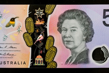 Australia tiết kiệm 1 tỷ AUD nhờ chuyển đổi từ tiền giấy sang tiền polymer