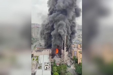 Cháy tòa nhà 14 tầng ở Trung Quốc, 16 người thiệt mạng