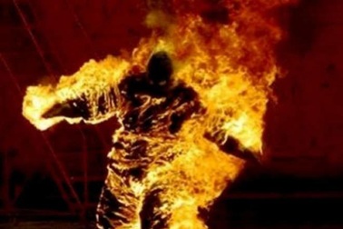 Nghi án vợ đổ xăng đốt chồng vì tội mê cờ bạc