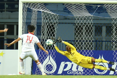 Đá hỏng luân lưu, thủ môn U23 Indonesia vẫn được ca ngợi hết lời