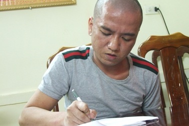 Bắt giữ đối tượng truy nã khi về thăm gia đình