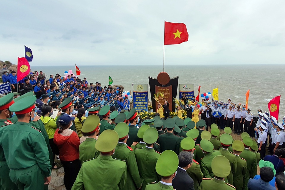 Khung cảnh kỳ vĩ ở nơi đón ánh bình minh đầu tiên trên đất liền Việt Nam - 9