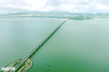 Gần 30 tỷ đồng sửa chữa vết nứt trên cầu vượt biển ở Quy Nhơn